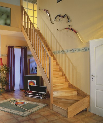 links gewendelte Treppe